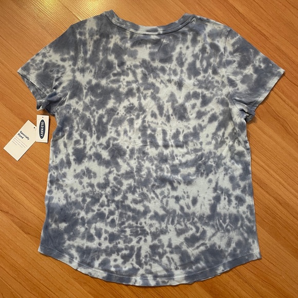 Old Navy Graphic Tee - Picture 2 of 13